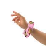 Recycelter Scrunchie mit Frosch-Motiv – sanft zum Haar, nachhaltig produziert von AbbyHooves3