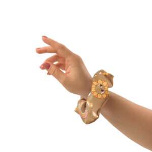 Recycelter Scrunchie mit Blumen- und Regenbogenmotiv – nachhaltig produziert von AbbyHooves3
