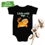 Illustration eines Tigerbabys mit floraler Krone und Schriftzug „Little Wild One“ auf Bio-Strampler6