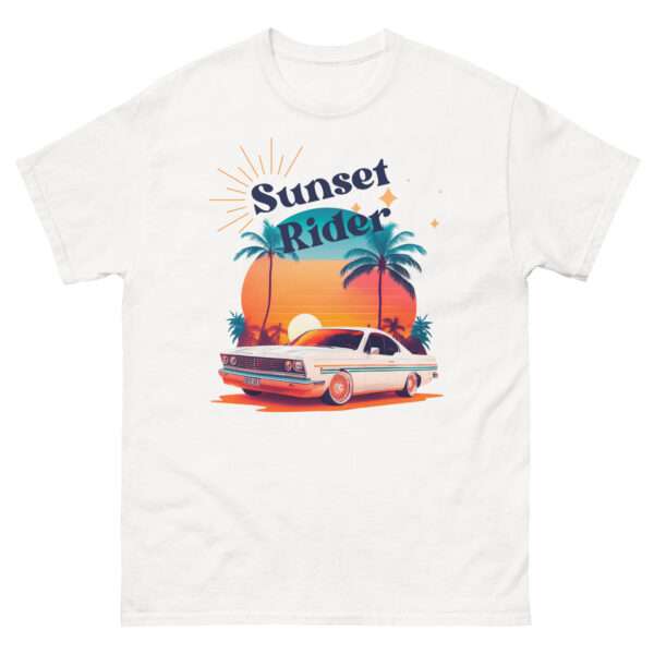 Unisex-Damen-T-Shirt „Sunset Rider“ – Muscle-Car-Design mit Sonnenuntergangs-Feeling (XS–3XL) – Bild 3